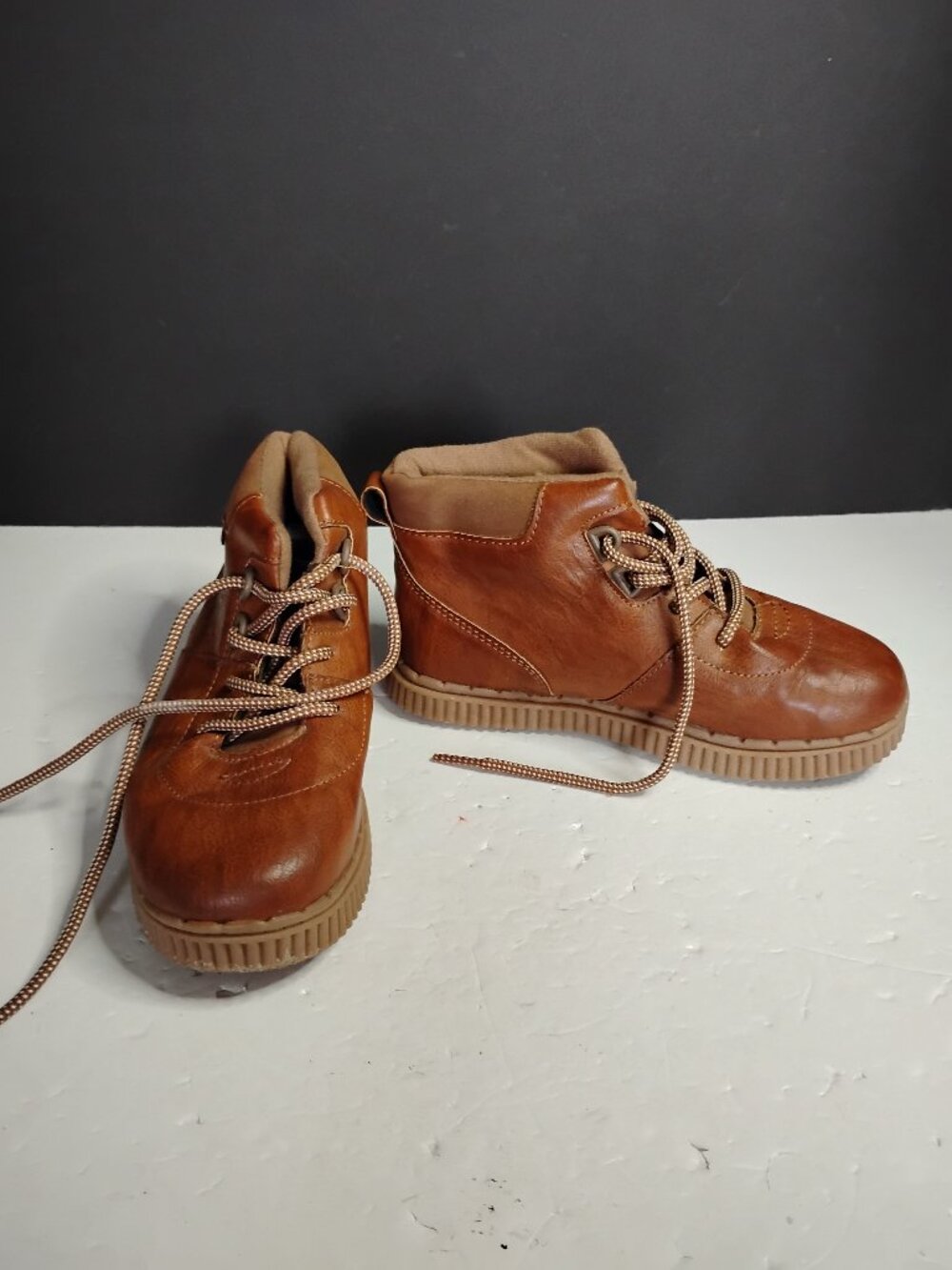 OshKosh B'gosh Boys Faux Leather Brown Boots Size 1M